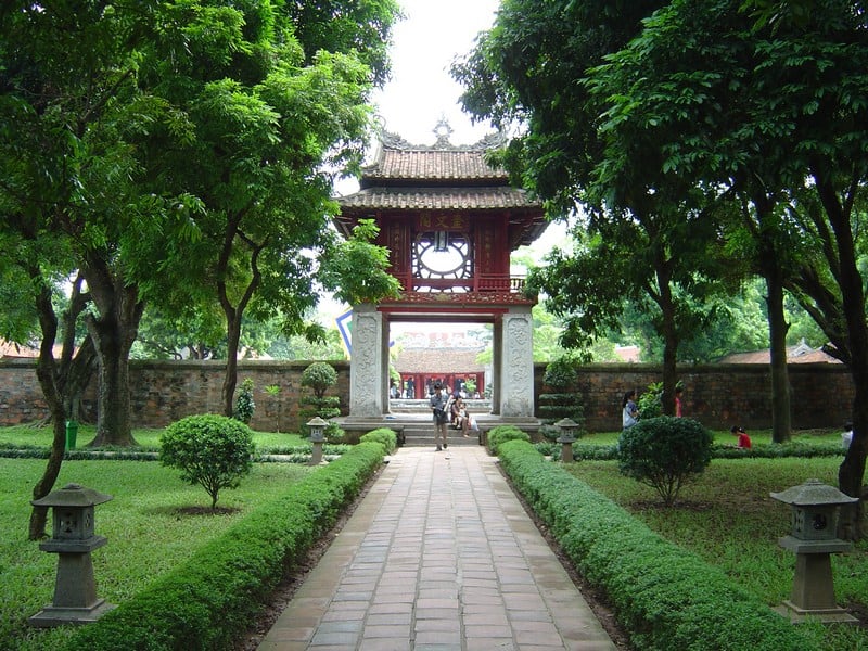 SÂN BAY  NỘI BÀI – HÀ NỘI  02 bữa ăn: (Trưa, Chiều)